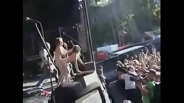 대형 Couple fuck on stage during a concert 고급 영화