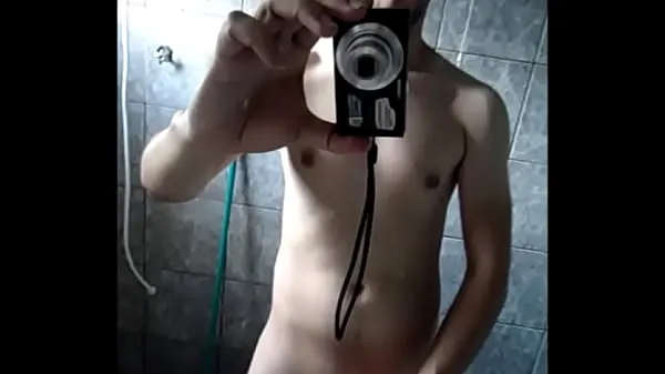 Stora Boy gifted with Londrina masturbating in the bathroom fina filmer