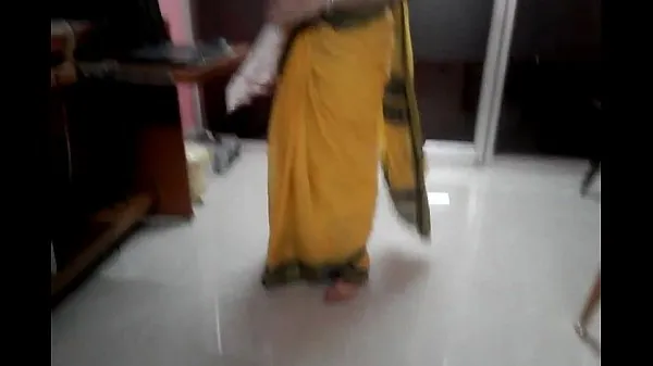 Świetne Desi tamil Married aunty exposing navel in saree with audio świetne filmy