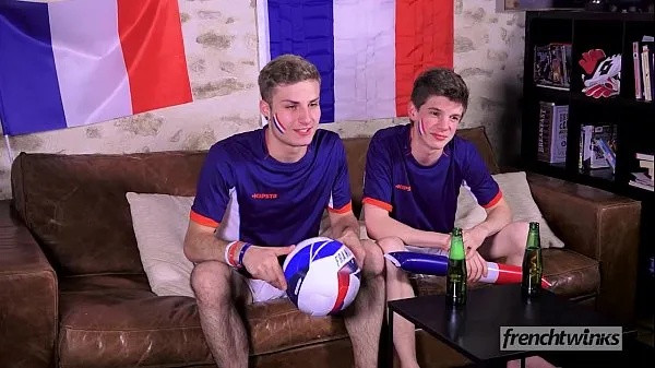 بڑی Two twinks support the French Soccer team in their own way عمدہ فلمیں