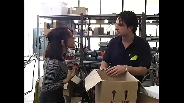 대형 Sexy secretary in a warehouse by workers 고급 영화