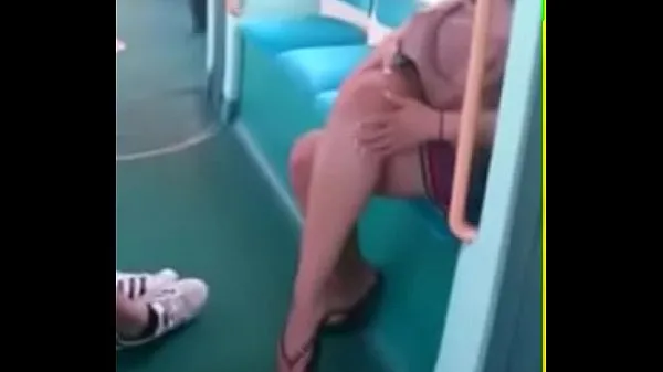 Grandes Rosto de pés cândidos em pernas de chinelo no trem pornô grátis b8 filmes excelentes