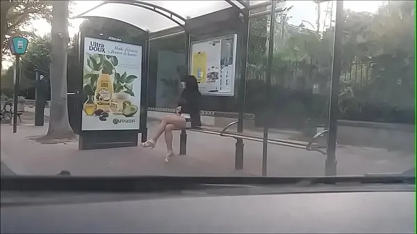 Grote bitch at a bus stop fijne films