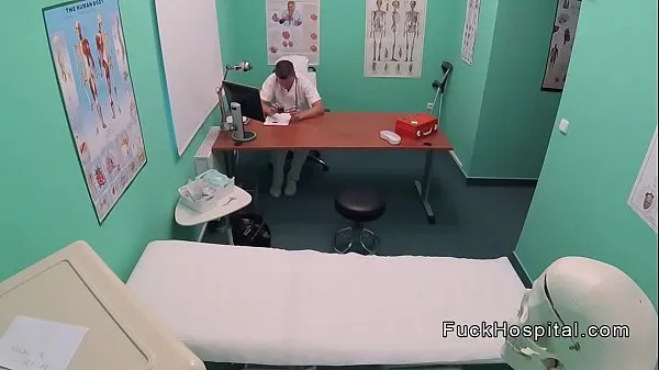 대형 Doctor filming sex with blonde patient 고급 영화