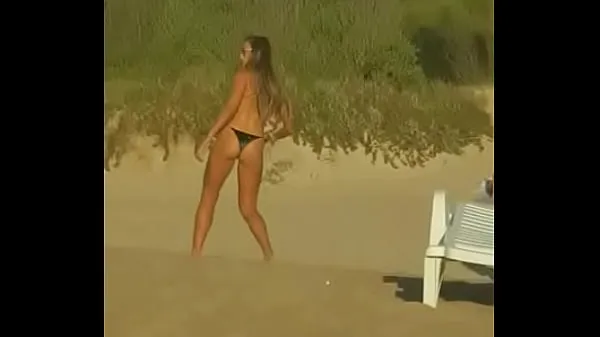 Filem besar Beautiful girls playing beach volley halus