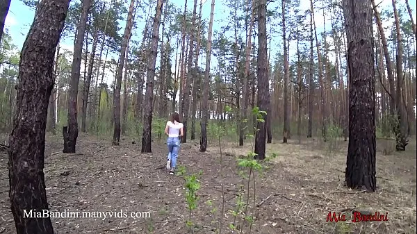 대형 Public outdoor fuck for fit Mia in the forest. Mia Bandini 고급 영화