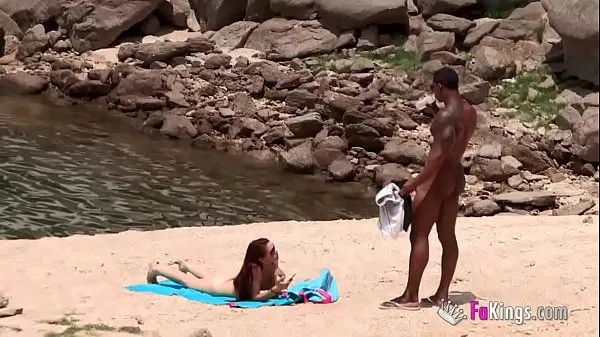 The massive cocked black dude picking up on the nudist beach. So easy, when you're armed with such a blunderbuss Phim hay lớn