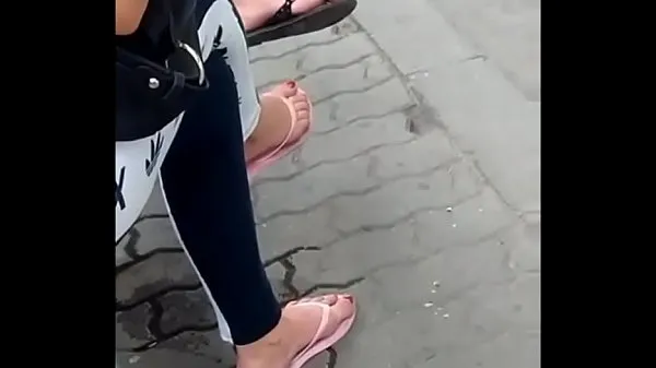 大candid feet in flip-flops VID 20180626 150317031 HD电影