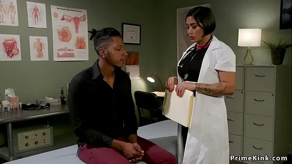 Velké Busty brunette Asian doctor wanks off with two hands big black cock to patient skvělé filmy