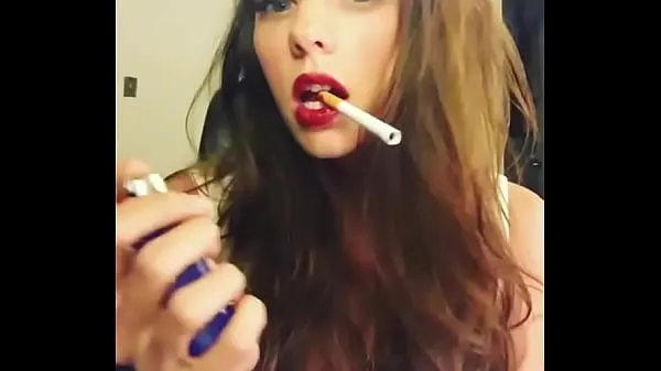 Świetne Hot girl with sexy red lips świetne filmy