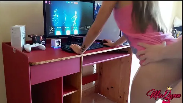 Big Amateur Gamer Girl fucked while plays Star Wars BF2 - Amateur Sex fine Movies