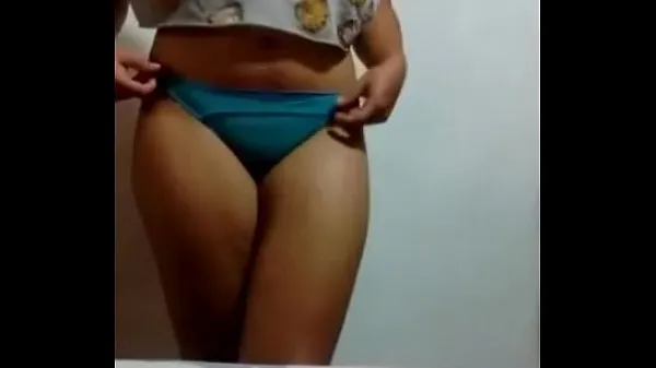 Veľké Venezuelan whore trying on different threads and thongs skvelé filmy