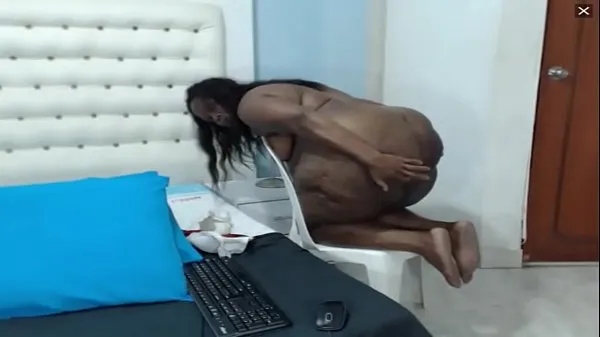 Nagy Slutty Colombian webcam hoe munches on her own panties during pee show remek filmek