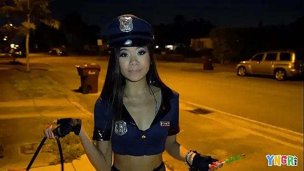 Świetne YNGR - Asian Teen Vina Sky Fucked On Halloween świetne filmy