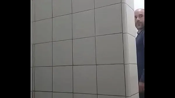 대형 My friend shows me his cock in the bathroom 고급 영화