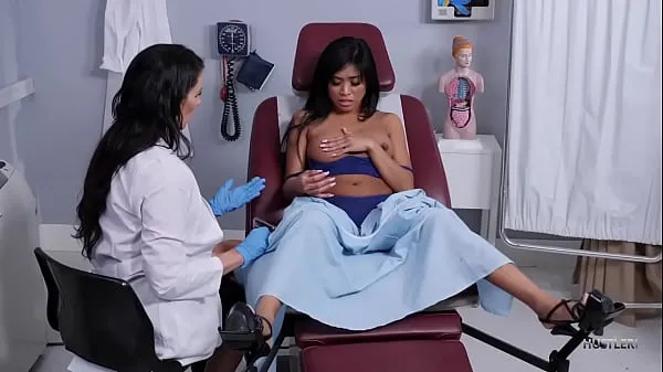 Świetne Lesbian MILF examines Asian patient świetne filmy