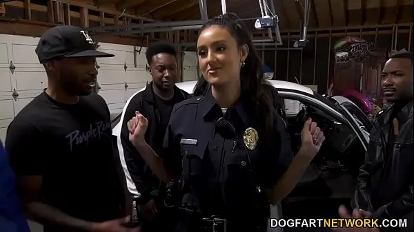 Store Police Officer Job Is A Suck - Eliza Ibarra fine filmer