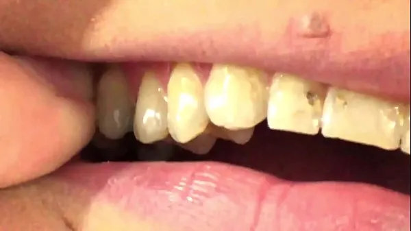 Grandi Mouth Vore Close Up Of Fifi Foxx Eating Gummy Bearsfilm di qualità