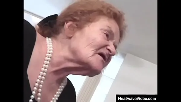 Büyük Very old woman in a wheelchair to get around is still horny güzel Filmler