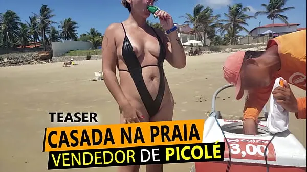 대형 Casada Safada de Maio slapped in the ass showing off to an cream seller on the northeast beach 고급 영화