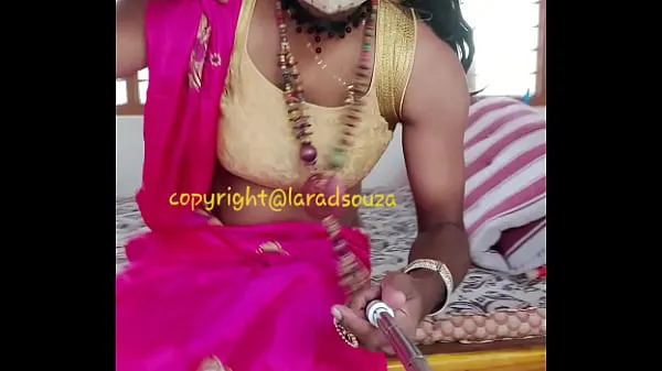 대형 Indian crossdresser Lara D'Souza sexy video in saree 2 고급 영화