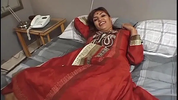 Grote Indian girl is doing her first porn casting and gets her face completely covered with sperm fijne films