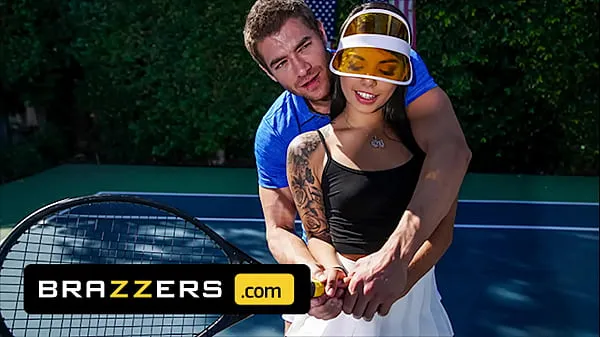 Nagy Xander Corvus) Massages (Gina Valentinas) Foot To Ease Her Pain They End Up Fucking - Brazzers remek filmek