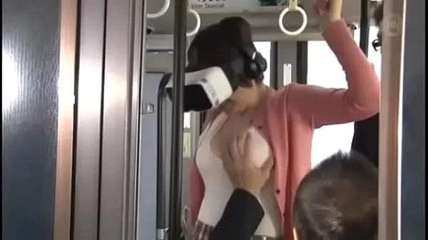 Stora Cute Asian Gets Fucked On The Bus Wearing VR Glasses 1 (har-064 fina filmer