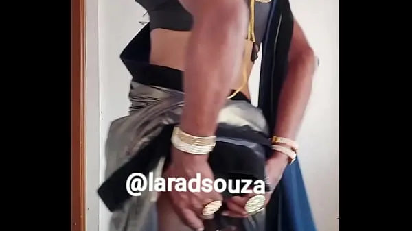 대형 Indian crossdresser slut Lara D'Souza sexy video in lycra saree part 2 고급 영화