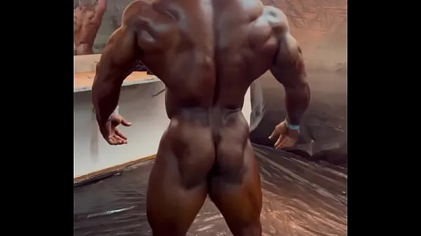 Filem besar Stripped male bodybuilder halus