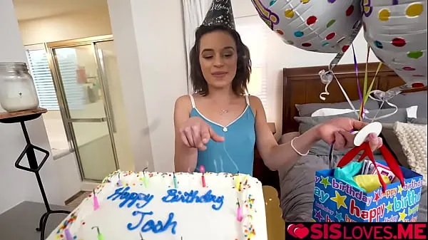 대형 Joshua Lewis celebrates birthday with Aria Valencia's delicious pussy 고급 영화