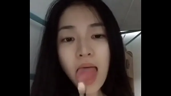 大She sent me a video of her in heat in the dormitory电影