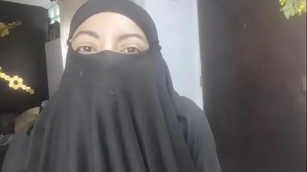 Grote Real Horny Amateur Arab Wife Squirting On Her Niqab Masturbates While Husband Praying HIJAB PORN fijne films