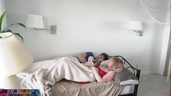 大继母与继子共用一张酒店房间的床电影
