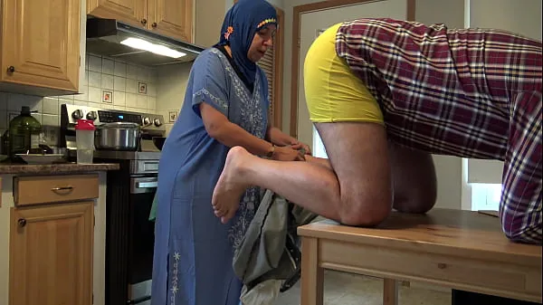 Store British Delivery Boy Gets Rimjob From Arab Milf fine film