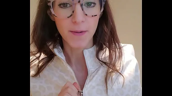 Store Hotwife in glasses, MILF Malinda, using a vibrator at work fine filmer