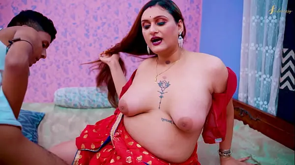 बड़ी A sexy lady house owner seduces her servant for sex बढ़िया फ़िल्में