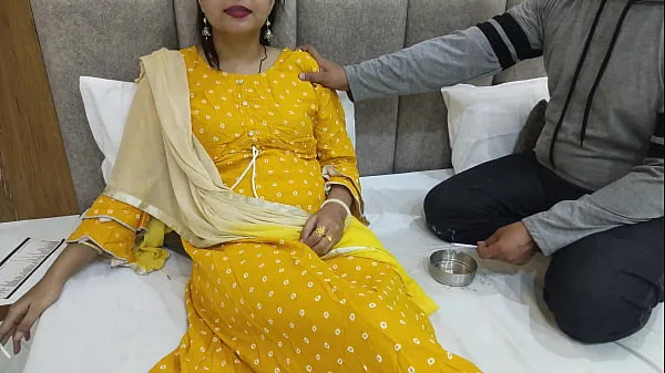 Desiaraabhabhi - Indian Desi having fun fucking with friend's mother, fingering her blonde pussy and sucking her tits Phim hay lớn