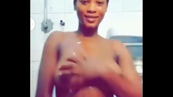 Grandi Perfect tits ebony teasing in the washroom eroticfilm di qualità