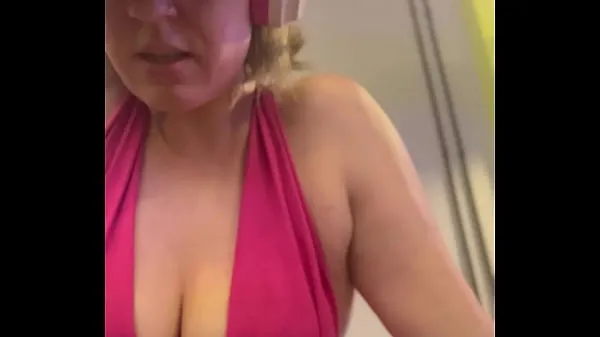 Store Wow, my training at the gym left me very sweaty and even my pussy leaked, I was embarrassed because I was so horny fine filmer