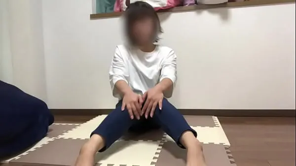 When I inserted the toy into her pussy, there was some naughty juice on it... A girl who can't stop feeling horny every night and wants a hard penis Phim hay lớn