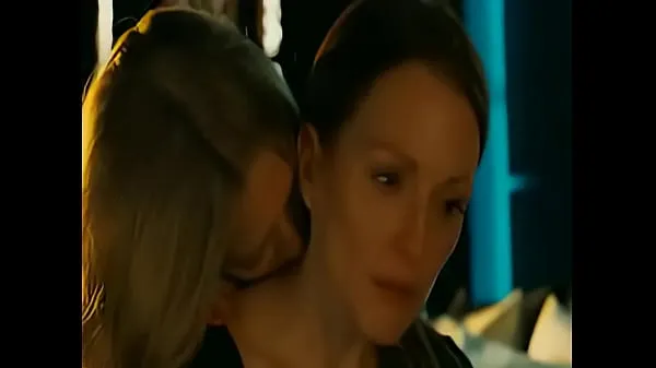 ภาพยนตร์ดีๆ Julianne Moore Fuck In Chloe Movie เรื่องใหญ่